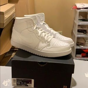 Jordan 1 mid triple white 2020